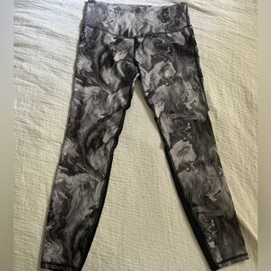 Varley sz M Gray/Black Marbled Design full length yoga/workout leggings Like New